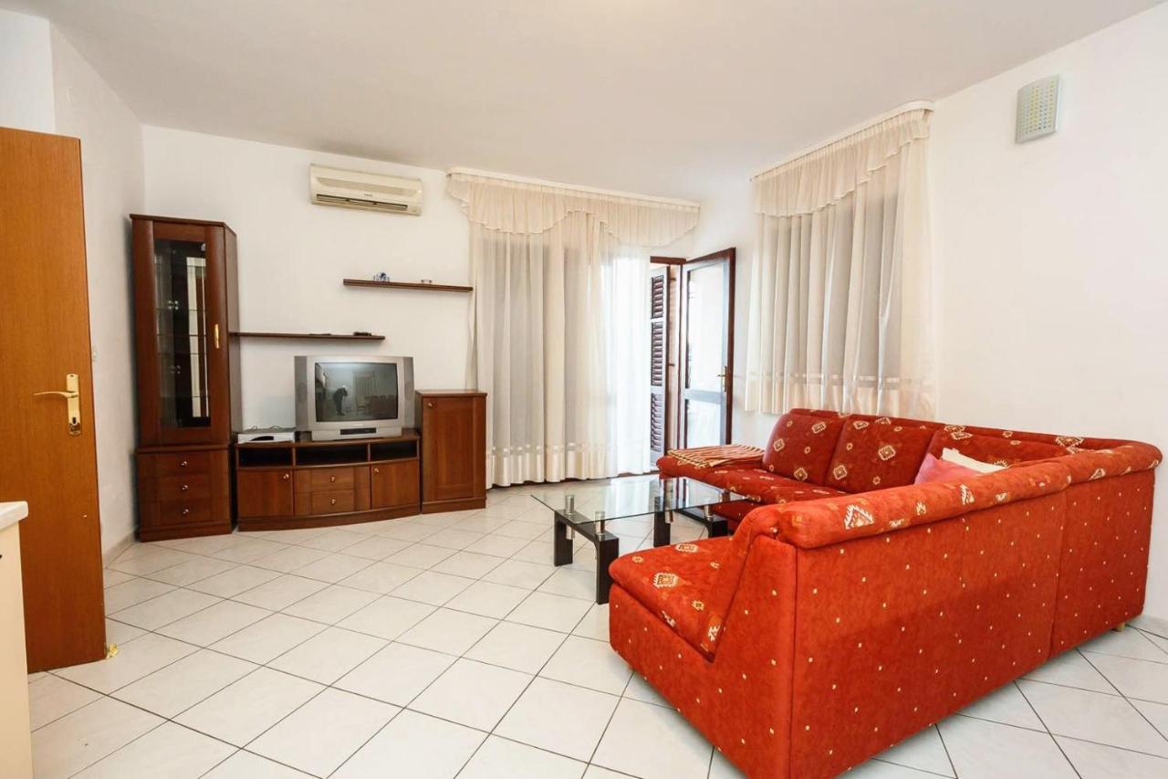 Apartments By The Sea Mastrinka, Ciovo - 4836 Trogir Buitenkant foto